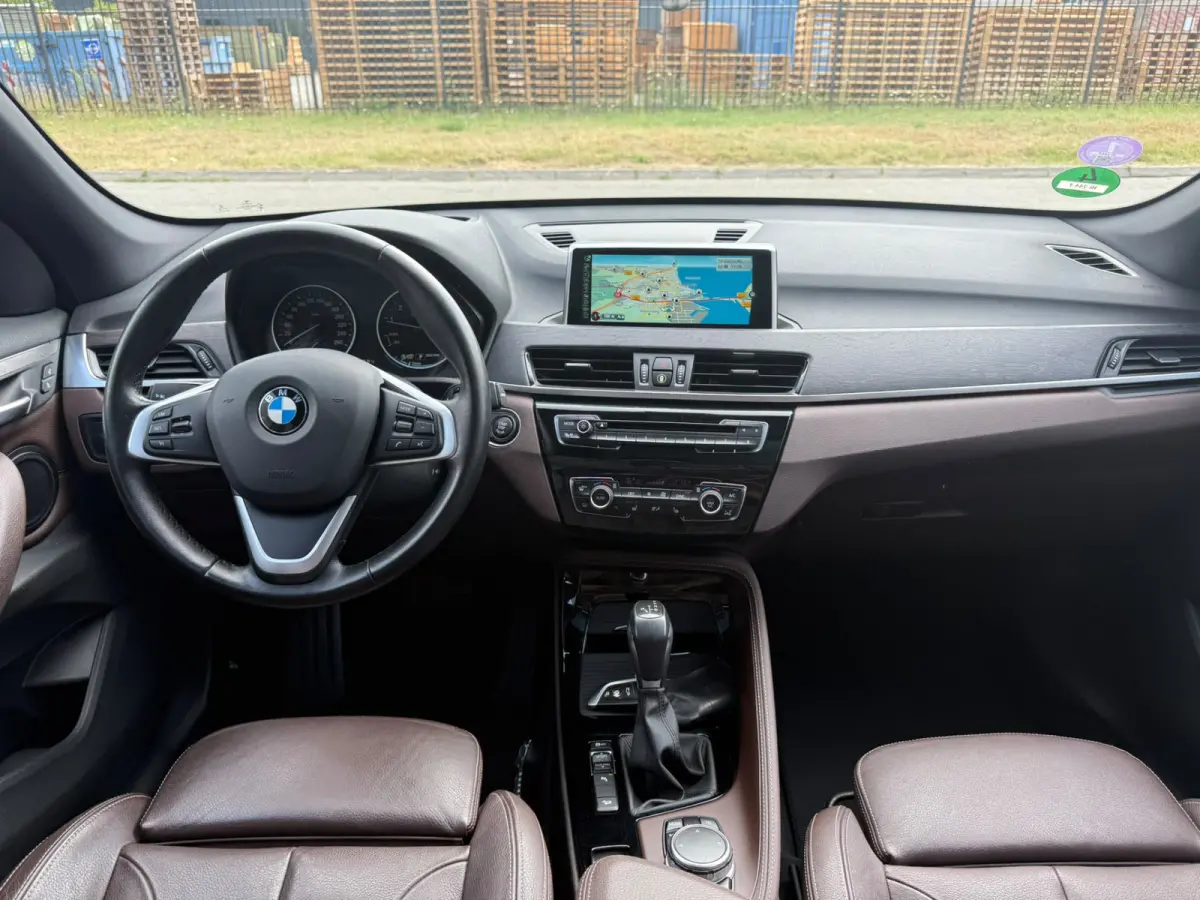 xDrive20i xLine | 3E EIGENAAR | 12MND GARANTIE | PANO DAK | HEAD UP | LEDER | NAVI |
