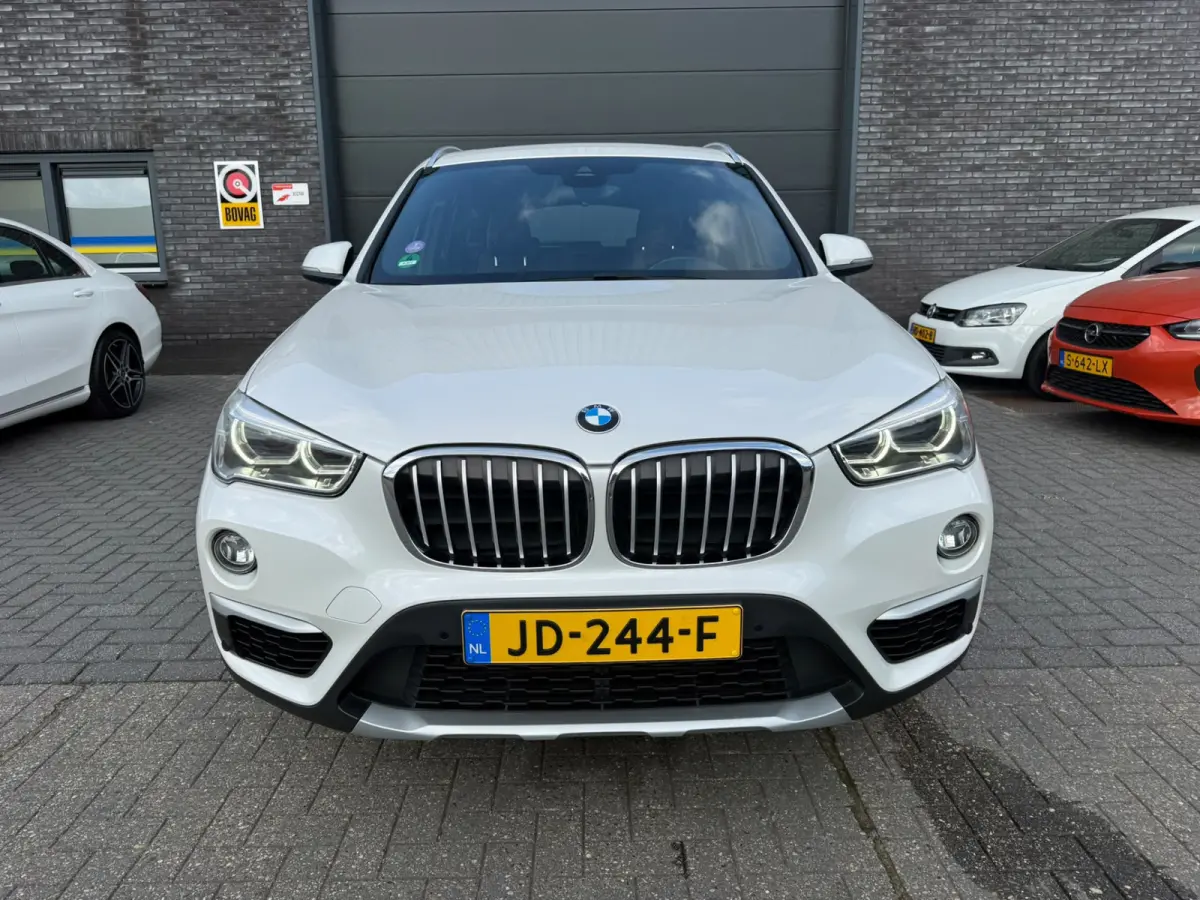 xDrive20i xLine | 3E EIGENAAR | 12MND GARANTIE | PANO DAK | HEAD UP | LEDER | NAVI |