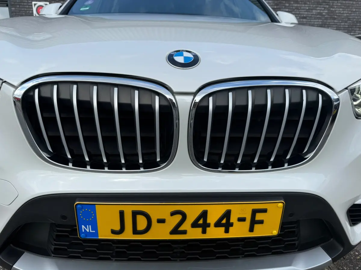 xDrive20i xLine | 3E EIGENAAR | 12MND GARANTIE | PANO DAK | HEAD UP | LEDER | NAVI |