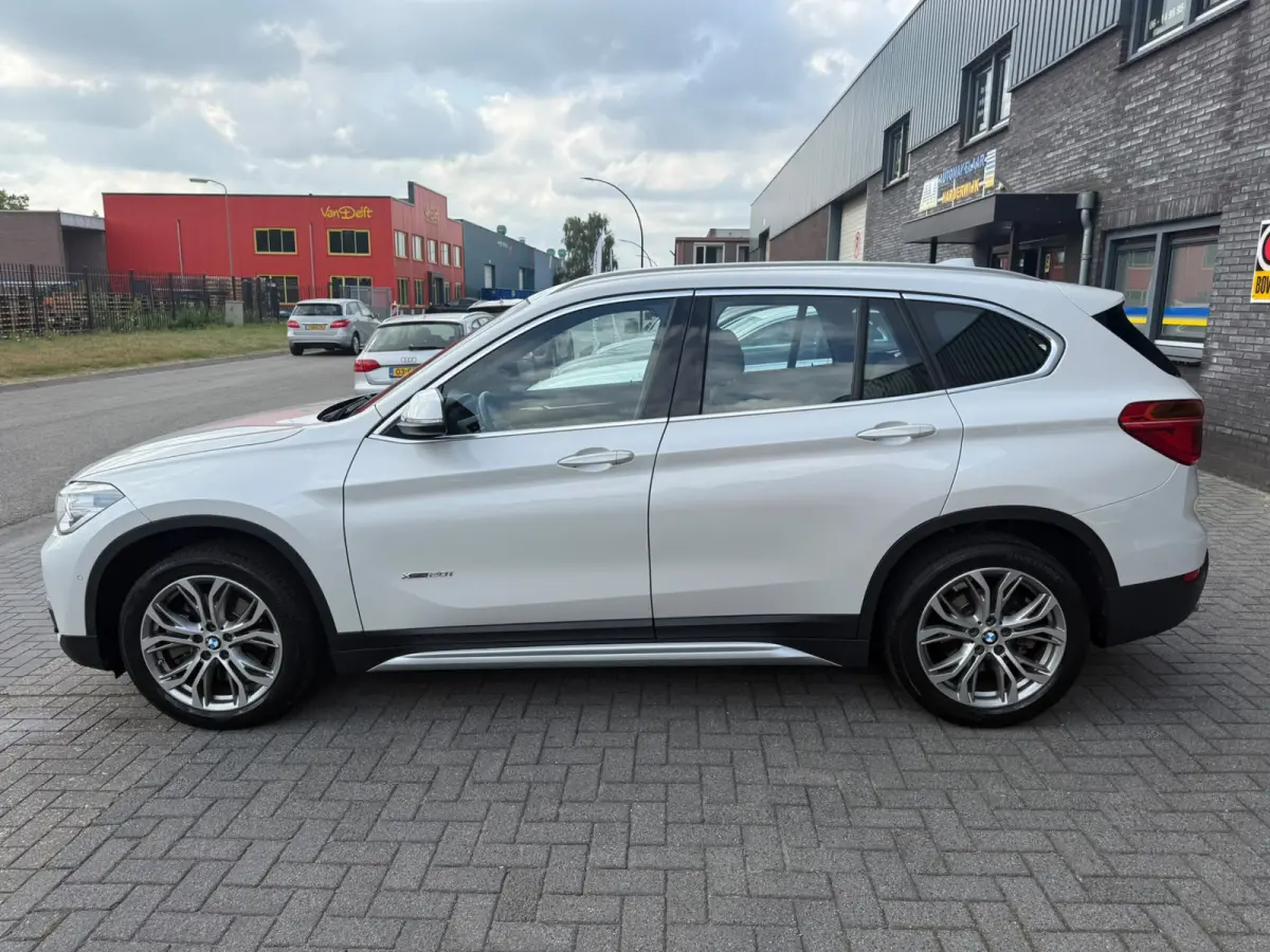 xDrive20i xLine | 3E EIGENAAR | 12MND GARANTIE | PANO DAK | HEAD UP | LEDER | NAVI |
