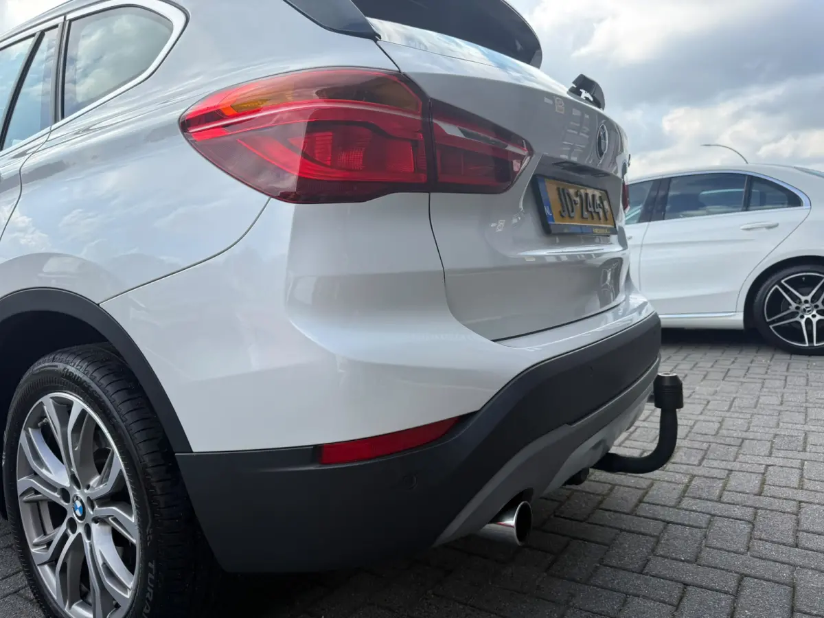 xDrive20i xLine | 3E EIGENAAR | 12MND GARANTIE | PANO DAK | HEAD UP | LEDER | NAVI |