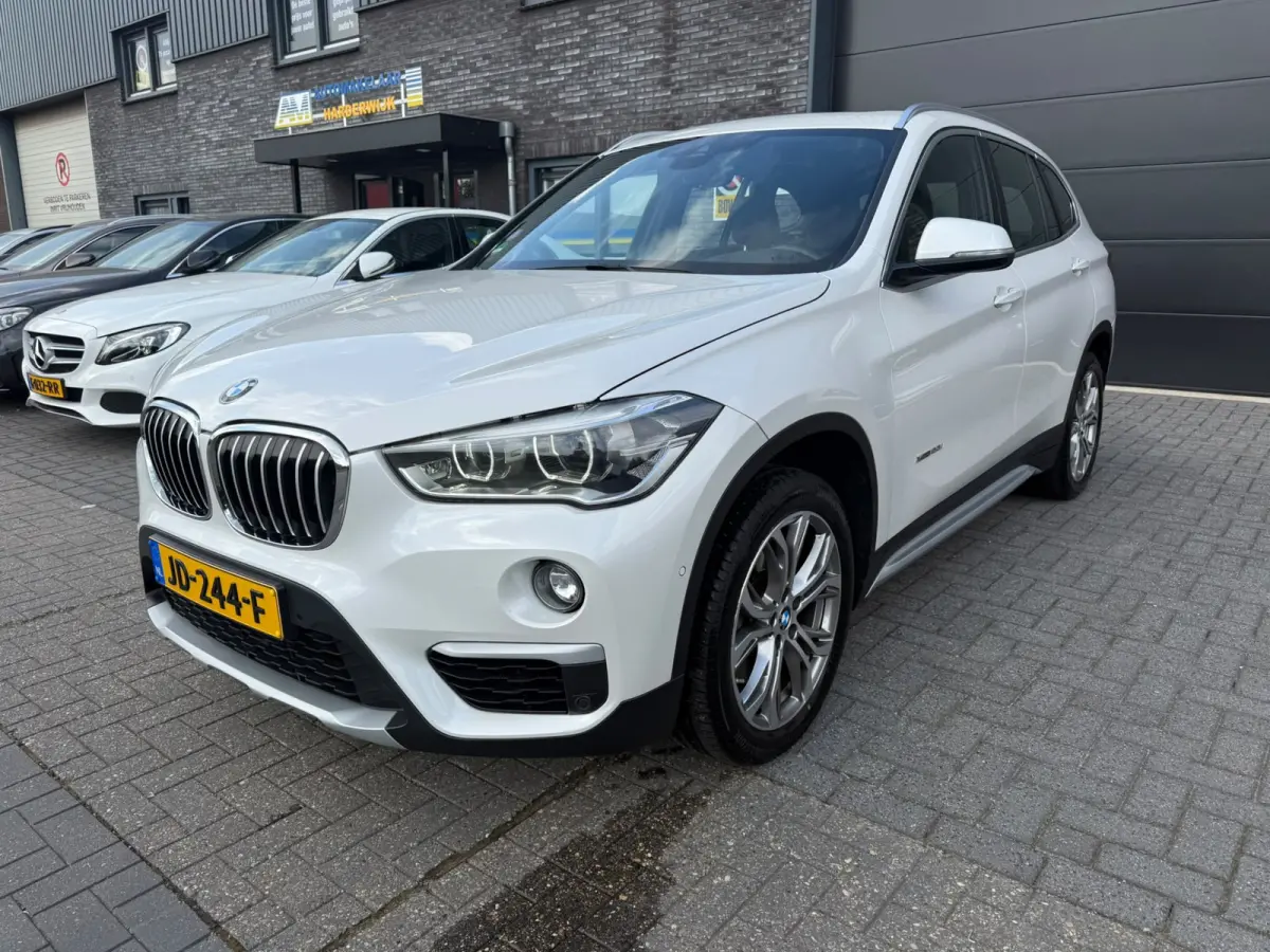 xDrive20i xLine | 3E EIGENAAR | 12MND GARANTIE | PANO DAK | HEAD UP | LEDER | NAVI |