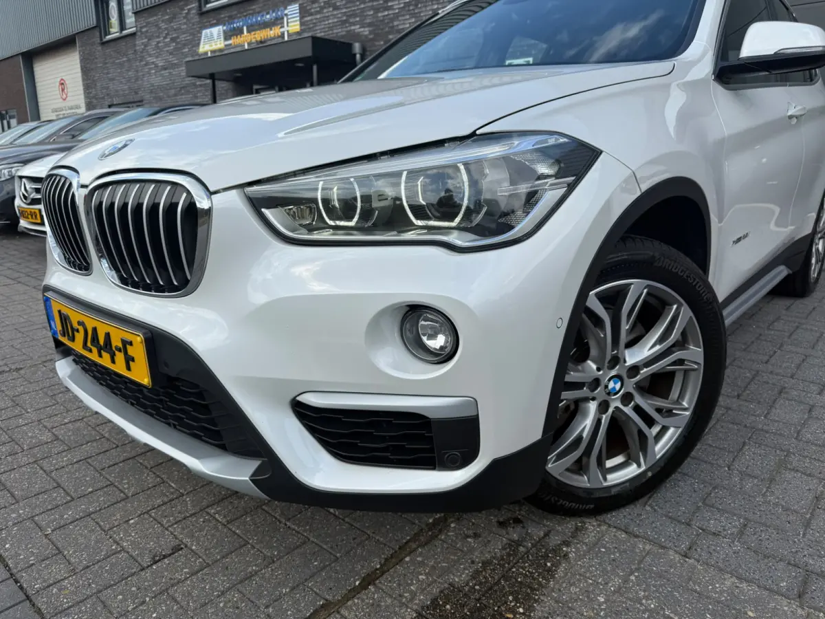 xDrive20i xLine | 3E EIGENAAR | 12MND GARANTIE | PANO DAK | HEAD UP | LEDER | NAVI |