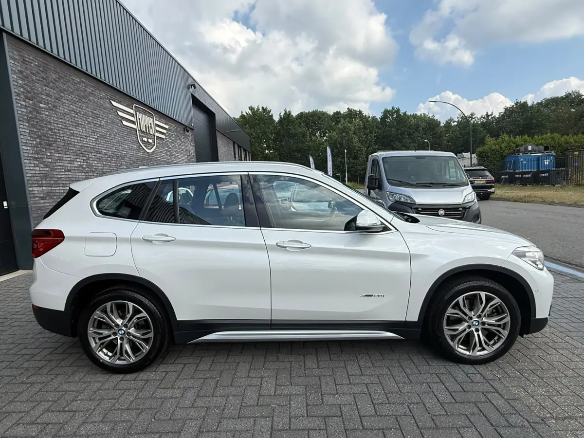 xDrive20i xLine | 3E EIGENAAR | 12MND GARANTIE | PANO DAK | HEAD UP | LEDER | NAVI |