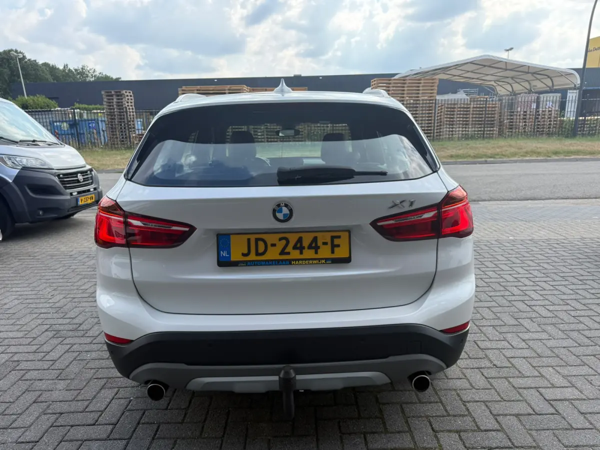 xDrive20i xLine | 3E EIGENAAR | 12MND GARANTIE | PANO DAK | HEAD UP | LEDER | NAVI |