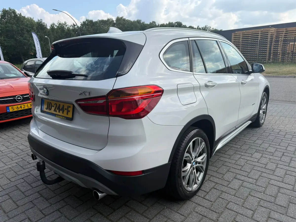 xDrive20i xLine | 3E EIGENAAR | 12MND GARANTIE | PANO DAK | HEAD UP | LEDER | NAVI |