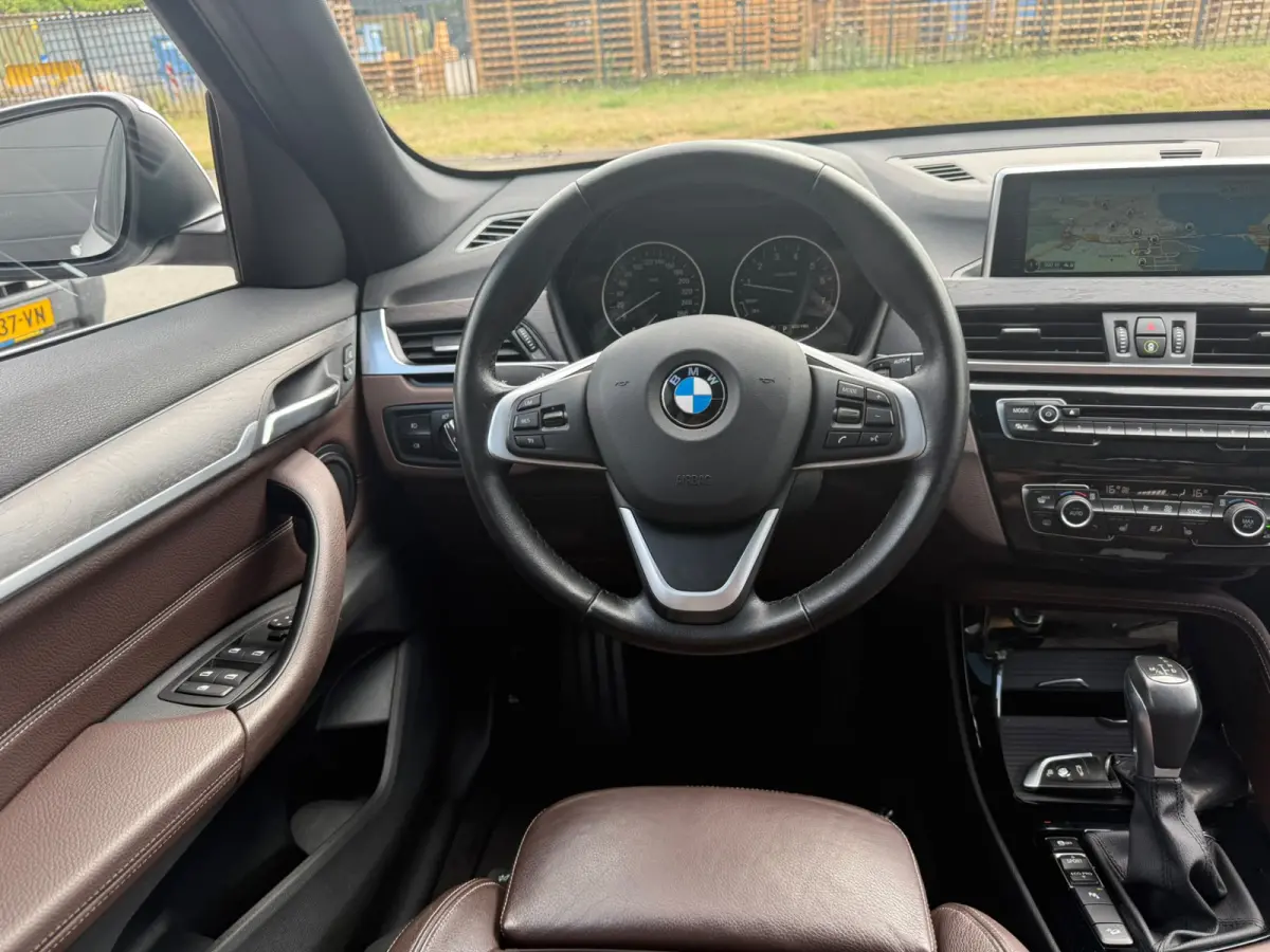 xDrive20i xLine | 3E EIGENAAR | 12MND GARANTIE | PANO DAK | HEAD UP | LEDER | NAVI |