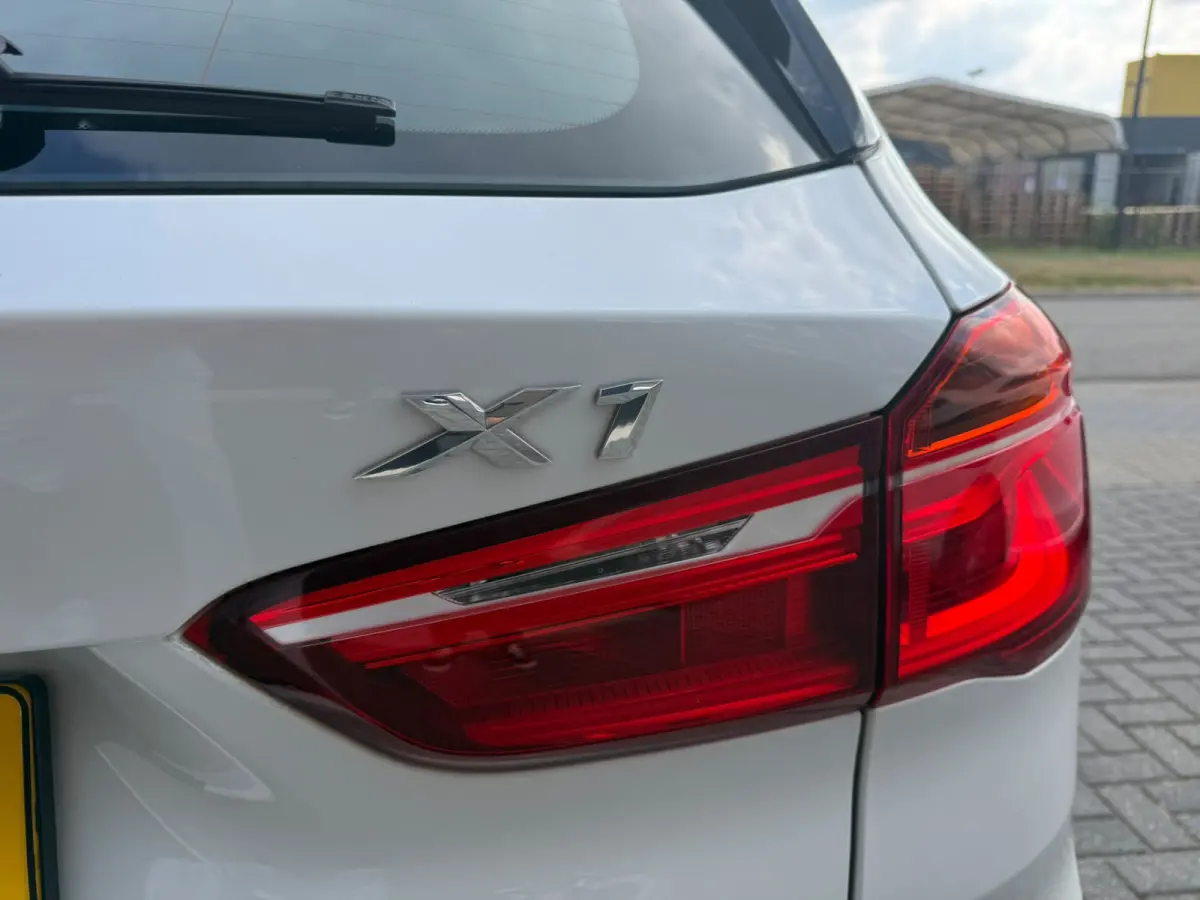 xDrive20i xLine | 3E EIGENAAR | 12MND GARANTIE | PANO DAK | HEAD UP | LEDER | NAVI |