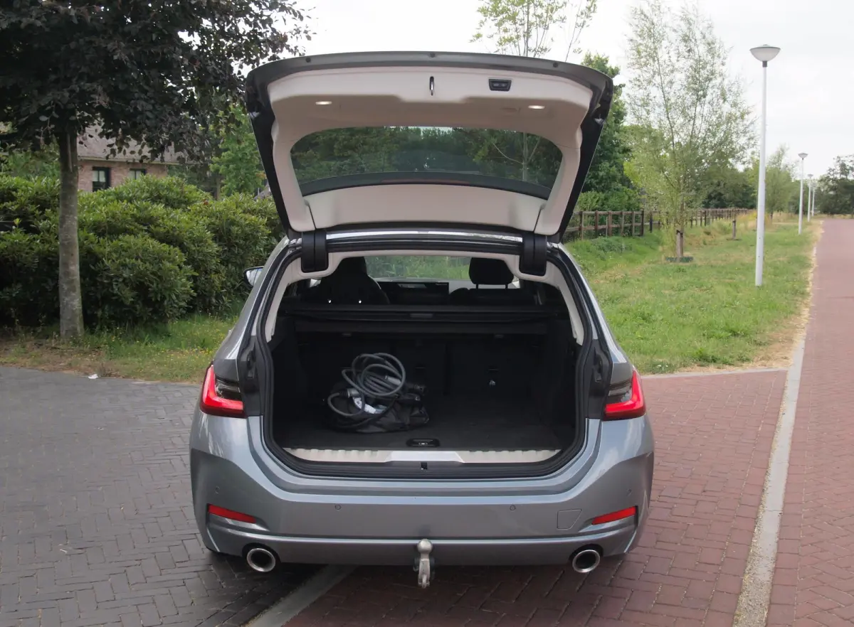 320e | Camera | Trekhaak | Sfeerverlichting | Stoelmemory | Cruise Control |