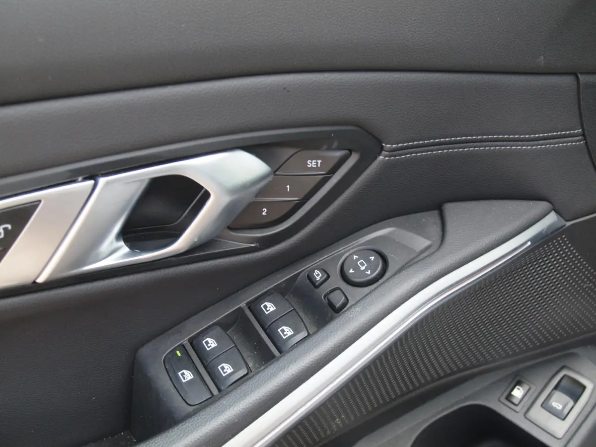 320e | Camera | Trekhaak | Sfeerverlichting | Stoelmemory | Cruise Control |
