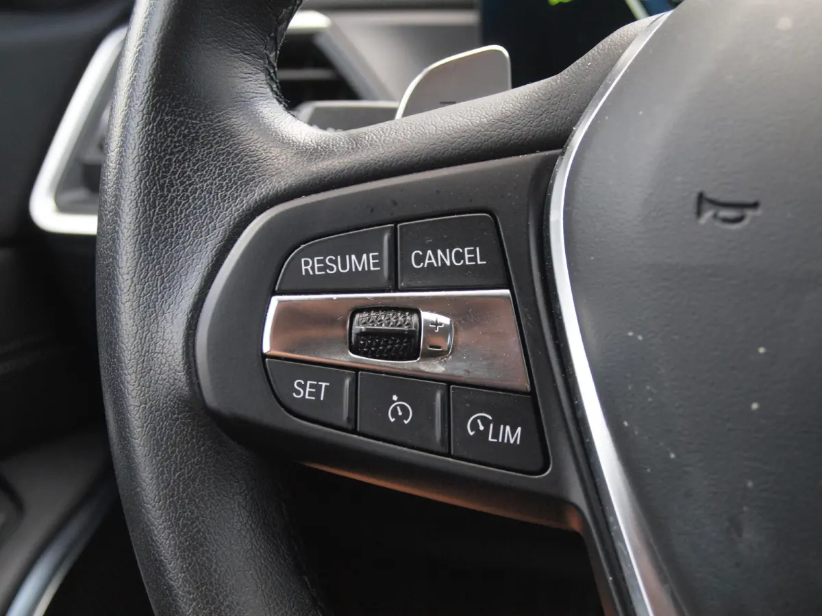 320e | Camera | Trekhaak | Sfeerverlichting | Stoelmemory | Cruise Control |