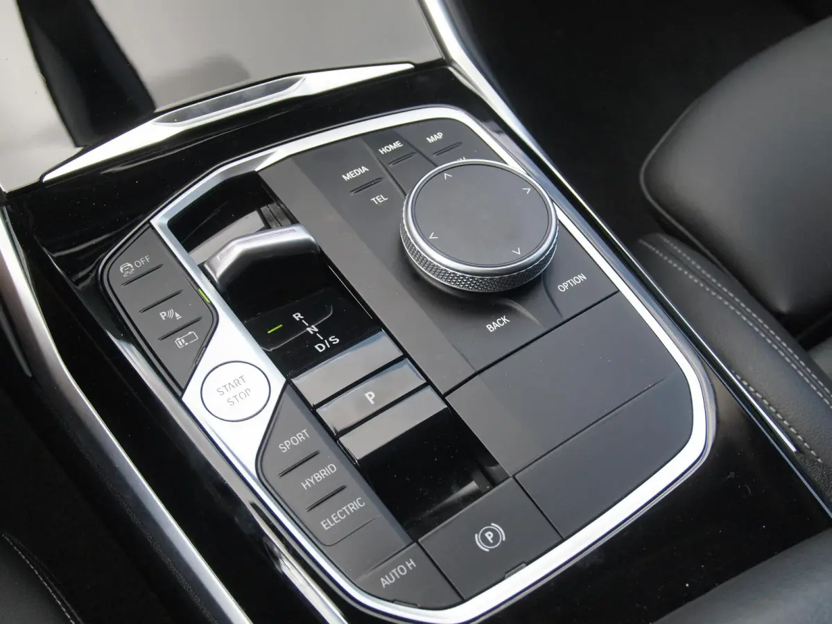 320e | Camera | Trekhaak | Sfeerverlichting | Stoelmemory | Cruise Control |