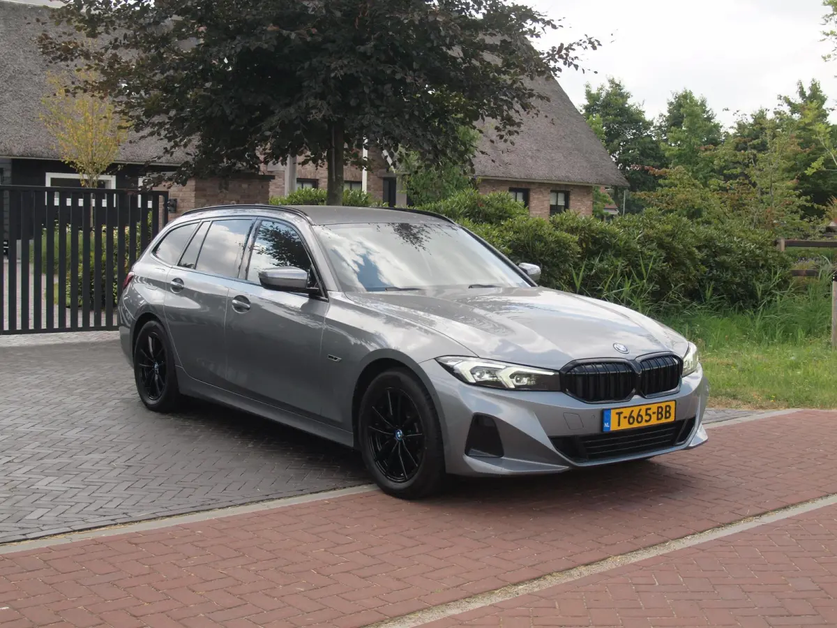 320e | Camera | Trekhaak | Sfeerverlichting | Stoelmemory | Cruise Control |