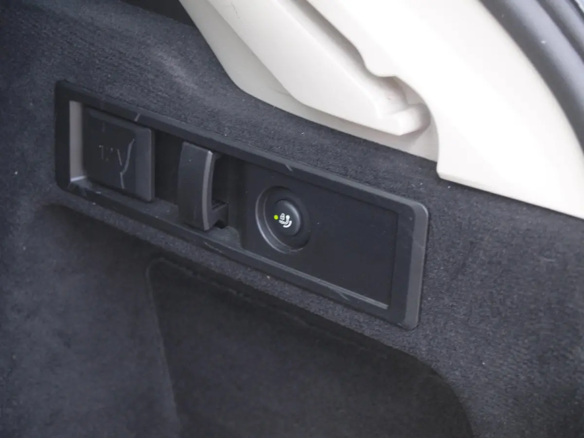 320e | Camera | Trekhaak | Sfeerverlichting | Stoelmemory | Cruise Control |