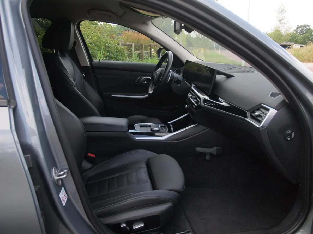 320e | Camera | Trekhaak | Sfeerverlichting | Stoelmemory | Cruise Control |