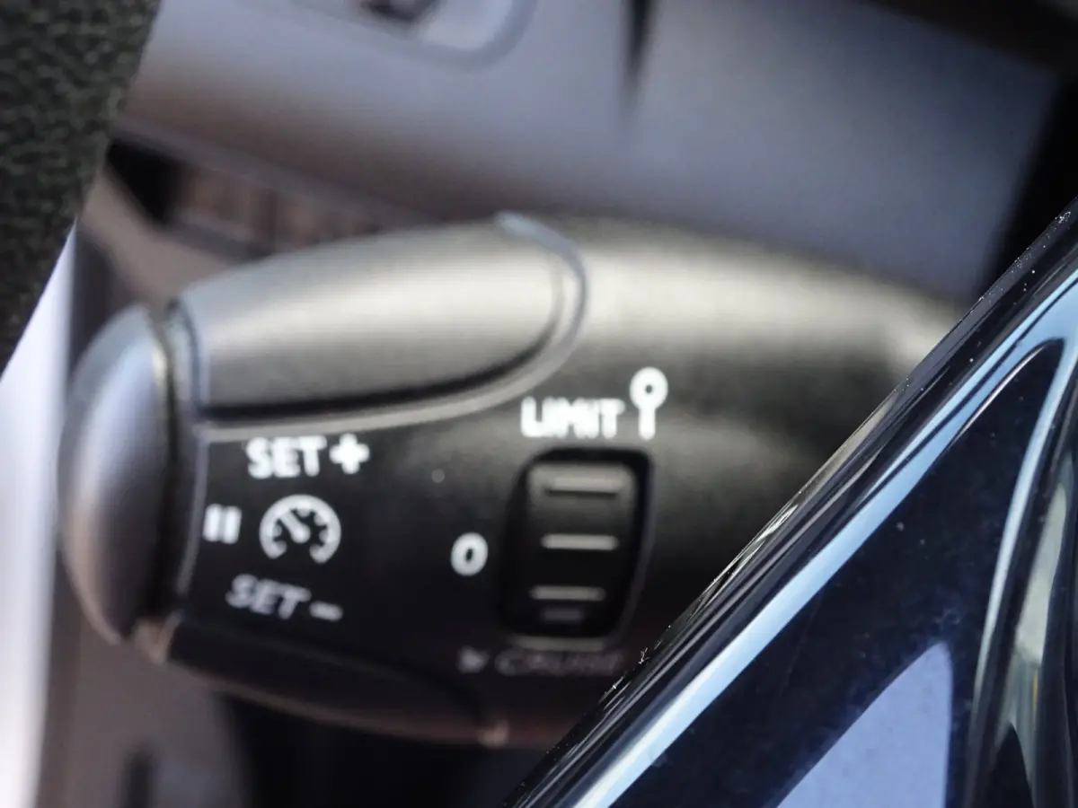 1.2 PureTech Pro BENZINE AIRCO NAVI CRUISE CONTROL PDC SCHUIFDEUR