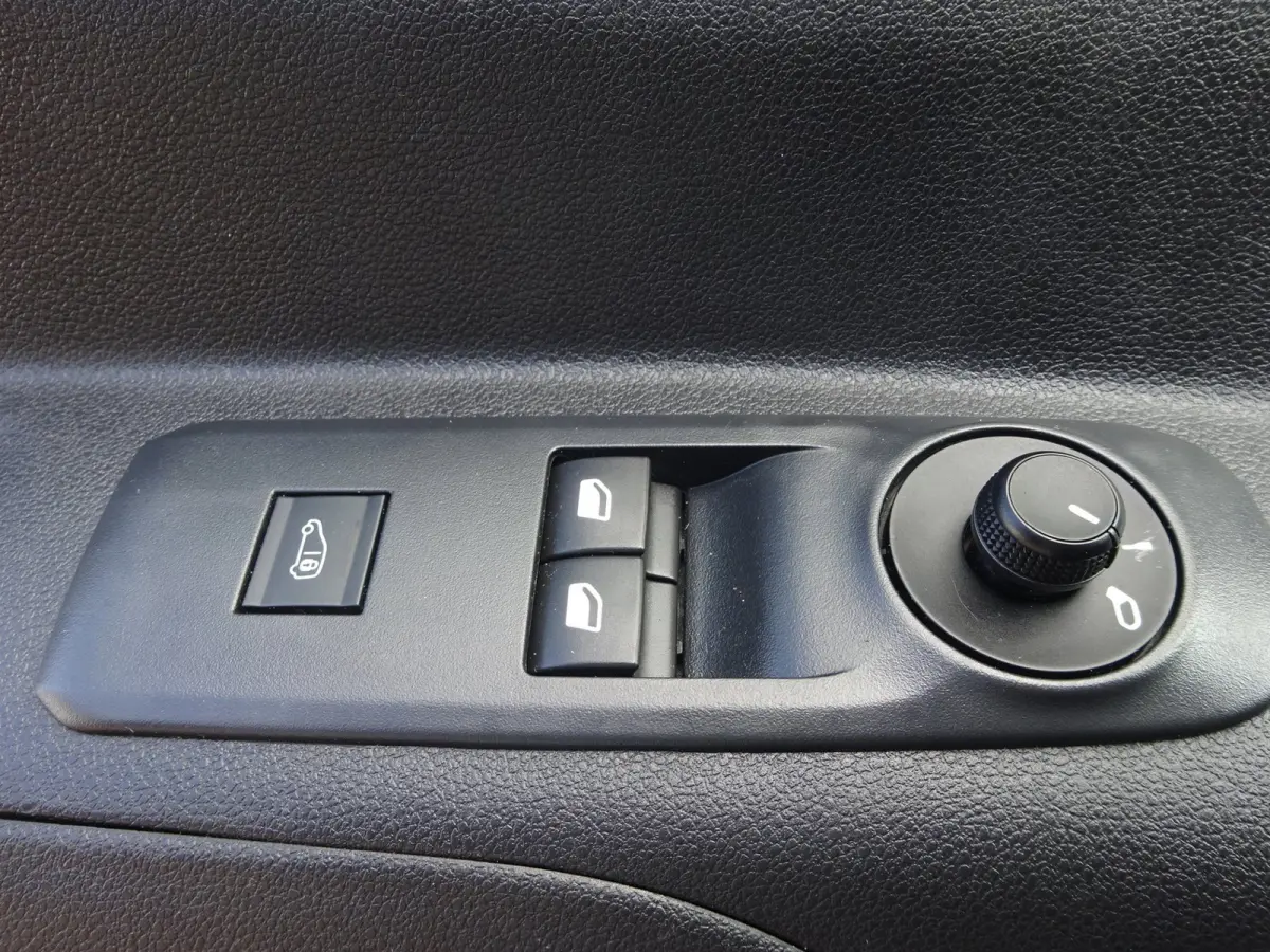 1.2 PureTech Pro BENZINE AIRCO NAVI CRUISE CONTROL PDC SCHUIFDEUR