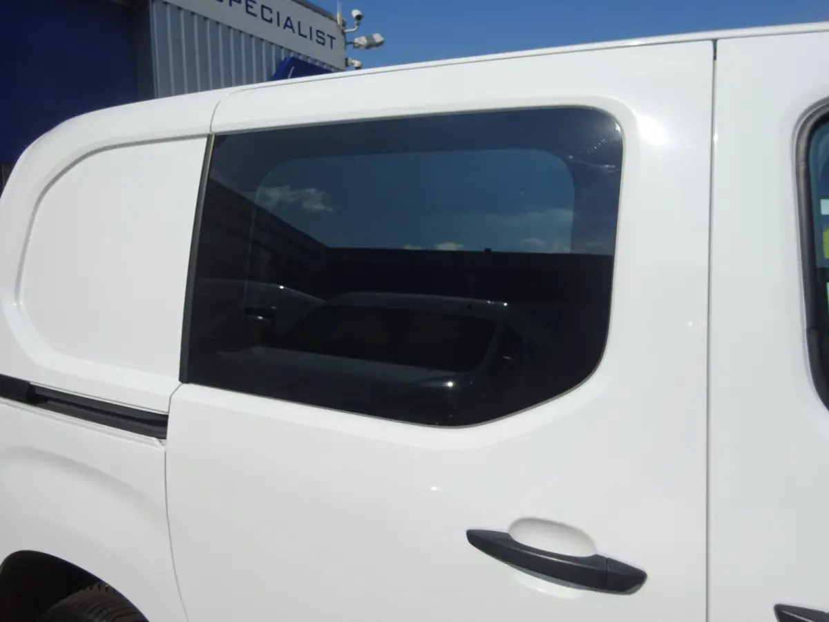 1.2 PureTech Pro BENZINE AIRCO NAVI CRUISE CONTROL PDC SCHUIFDEUR