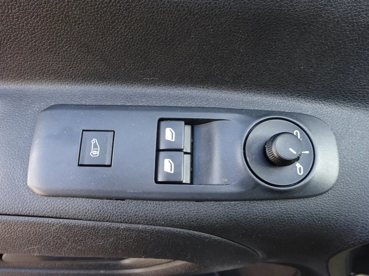 1.2 PureTech Pro BENZINE AIRCO NAVI CRUISE CONTROL PDC SCHUIFDEUR