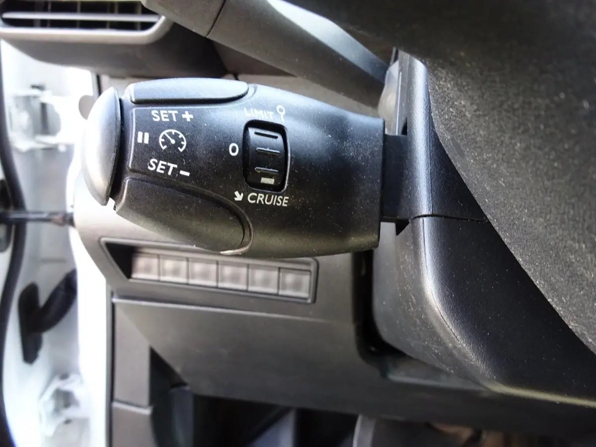 1.2 PureTech Pro BENZINE AIRCO NAVI CRUISE CONTROL PDC SCHUIFDEUR