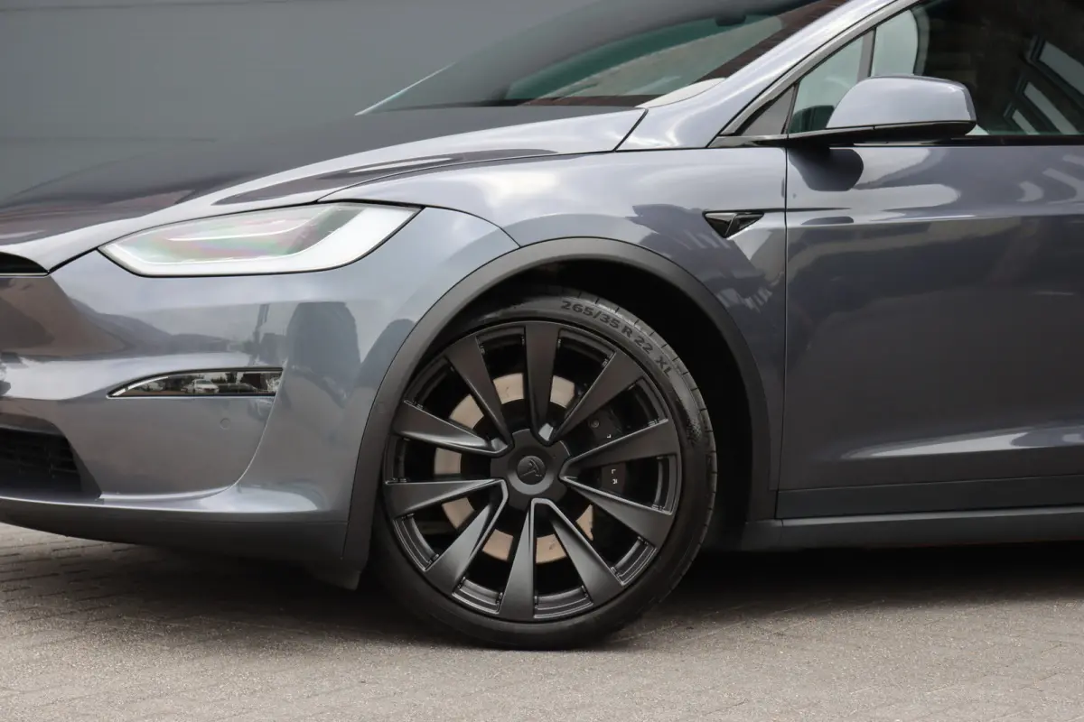 Plaid AWD 6p. 100kWh | 1020pk | 71.500,- ex BTW | Luchtvering | Autopilot | Carbon | Trekhaak | Stoelventilatie | Leder | Sterrenhemel | Display Achter | Verwarmd Stuurwiel |