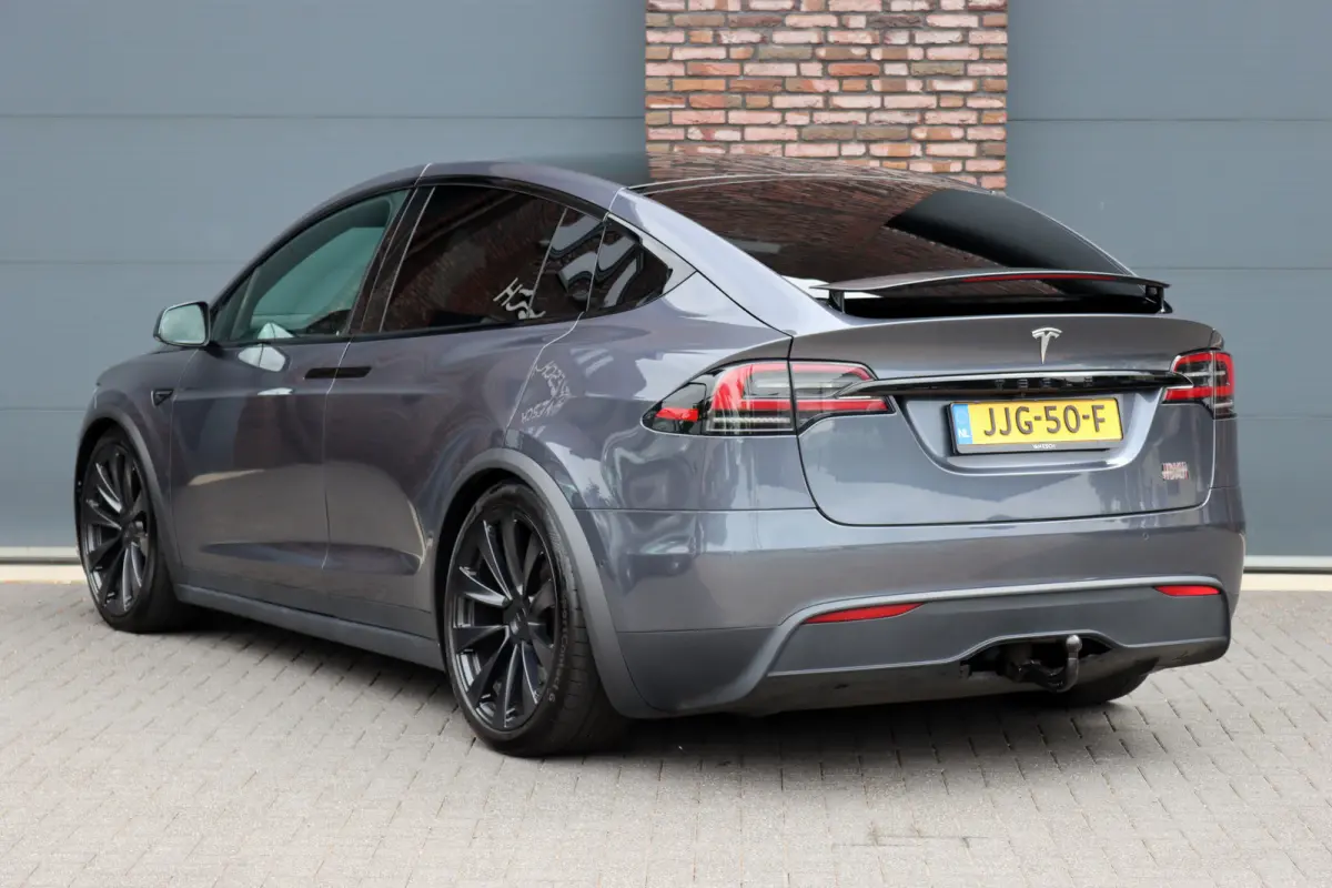 Plaid AWD 6p. 100kWh | 1020pk | 71.500,- ex BTW | Luchtvering | Autopilot | Carbon | Trekhaak | Stoelventilatie | Leder | Sterrenhemel | Display Achter | Verwarmd Stuurwiel |
