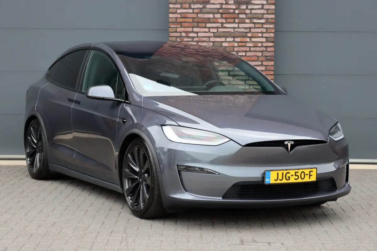 Plaid AWD 6p. 100kWh | 1020pk | 71.500,- ex BTW | Luchtvering | Autopilot | Carbon | Trekhaak | Stoelventilatie | Leder | Sterrenhemel | Display Achter | Verwarmd Stuurwiel |