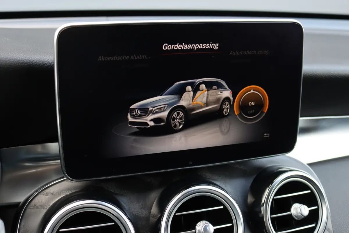 350e 4MATIC AMG Line | Luchtvering | Memory | Burmester | Distronic+ | Leder | Stoelventilatie | Panoramadak | HUD | Surround Camera | Dodehoekassistent |