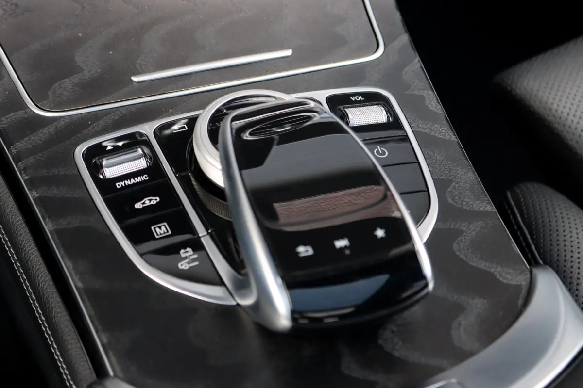 350e 4MATIC AMG Line | Luchtvering | Memory | Burmester | Distronic+ | Leder | Stoelventilatie | Panoramadak | HUD | Surround Camera | Dodehoekassistent |