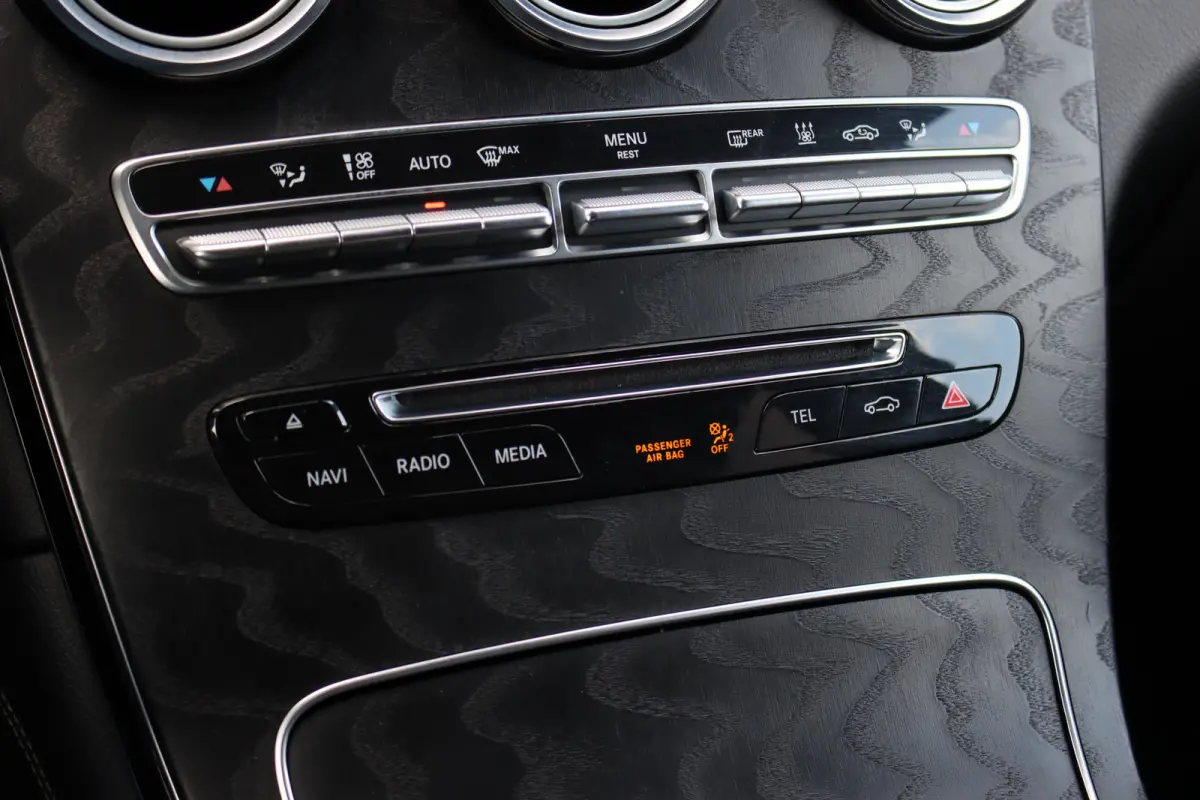 350e 4MATIC AMG Line | Luchtvering | Memory | Burmester | Distronic+ | Leder | Stoelventilatie | Panoramadak | HUD | Surround Camera | Dodehoekassistent |