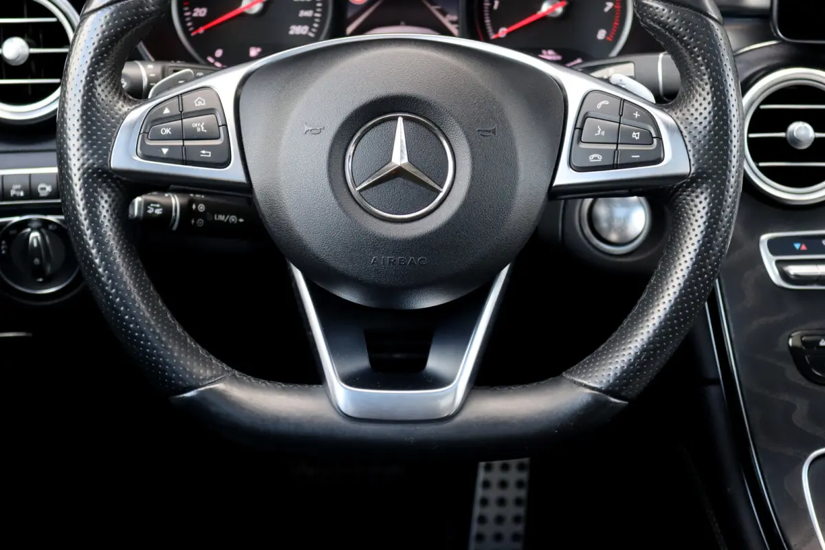350e 4MATIC AMG Line | Luchtvering | Memory | Burmester | Distronic+ | Leder | Stoelventilatie | Panoramadak | HUD | Surround Camera | Dodehoekassistent |