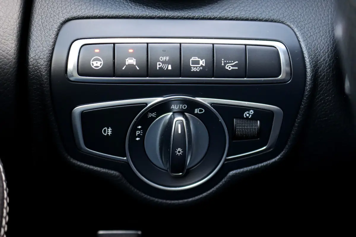 350e 4MATIC AMG Line | Luchtvering | Memory | Burmester | Distronic+ | Leder | Stoelventilatie | Panoramadak | HUD | Surround Camera | Dodehoekassistent |