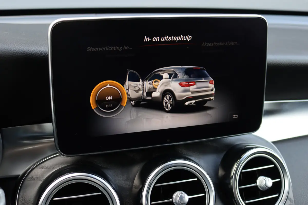 350e 4MATIC AMG Line | Luchtvering | Memory | Burmester | Distronic+ | Leder | Stoelventilatie | Panoramadak | HUD | Surround Camera | Dodehoekassistent |