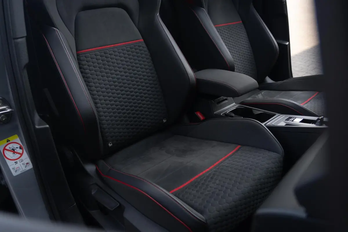 2.0 GTI 301PK Clubsport 45 Jahre|Akrapovic|Panoramadak|HUD|IQ-Light|Nardo/Moonstone Grey|Dealer Onderhouden