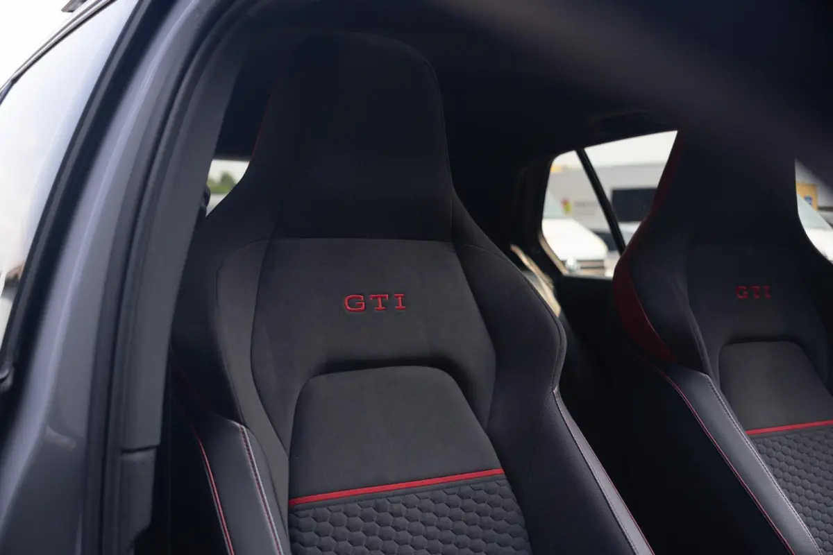2.0 GTI 301PK Clubsport 45 Jahre|Akrapovic|Panoramadak|HUD|IQ-Light|Nardo/Moonstone Grey|Dealer Onderhouden