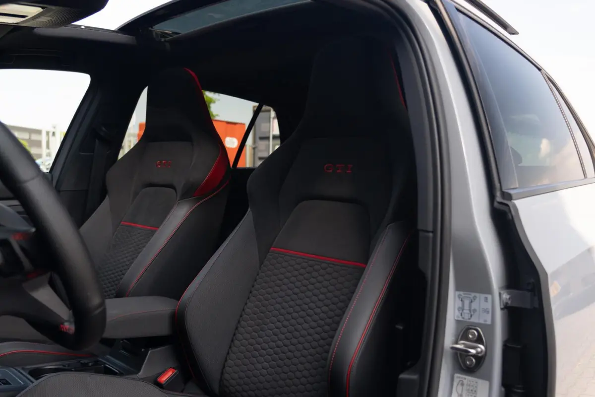 2.0 GTI 301PK Clubsport 45 Jahre|Akrapovic|Panoramadak|HUD|IQ-Light|Nardo/Moonstone Grey|Dealer Onderhouden