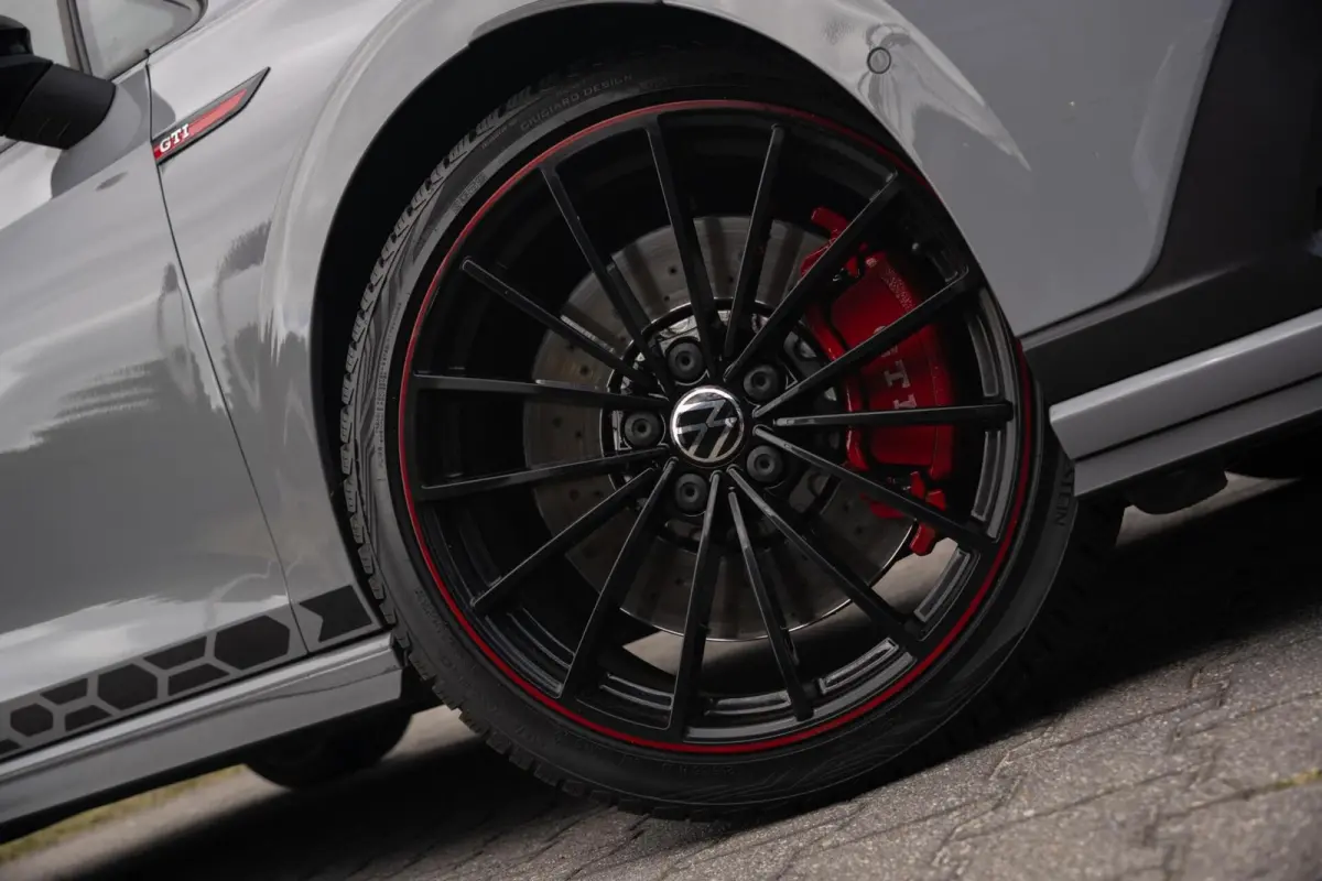 2.0 GTI 301PK Clubsport 45 Jahre|Akrapovic|Panoramadak|HUD|IQ-Light|Nardo/Moonstone Grey|Dealer Onderhouden