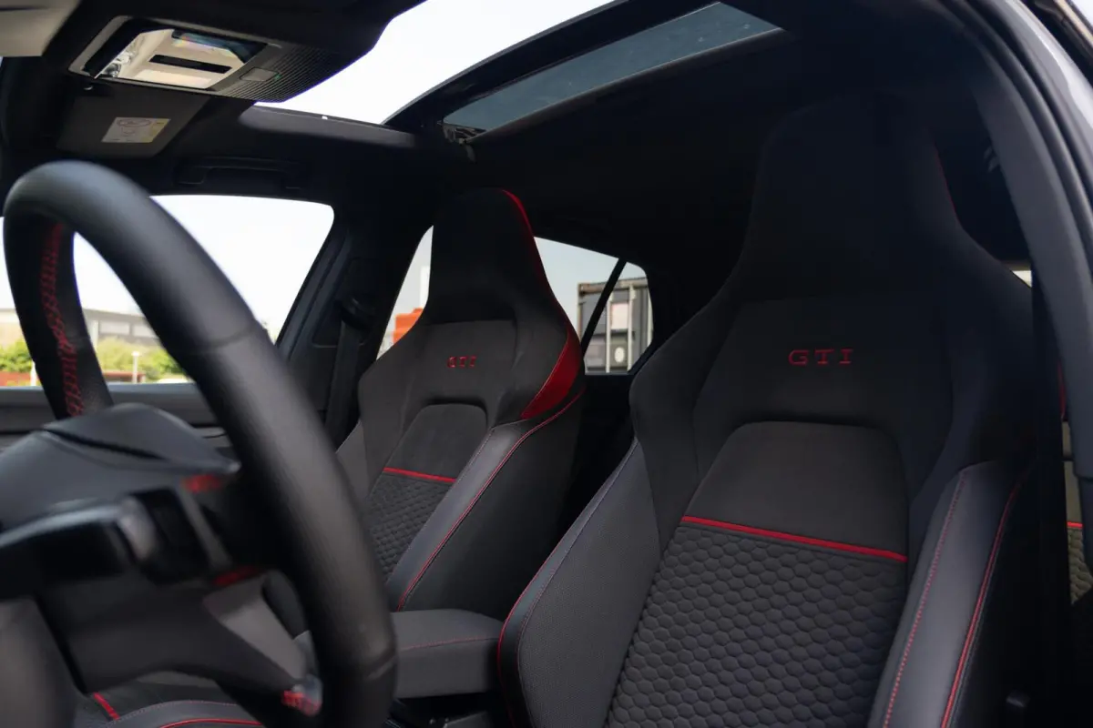 2.0 GTI 301PK Clubsport 45 Jahre|Akrapovic|Panoramadak|HUD|IQ-Light|Nardo/Moonstone Grey|Dealer Onderhouden