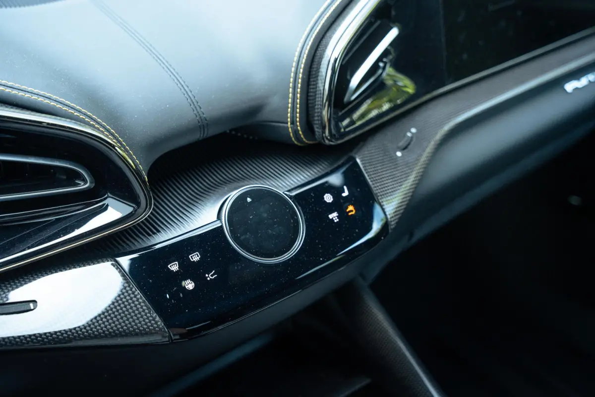 6.5 V12 | Atelier | Full Carbon | Massage | Verde Metallic Opaco | Ventilatie | Connect | Matrix LED | Full Options | Orig. NL |