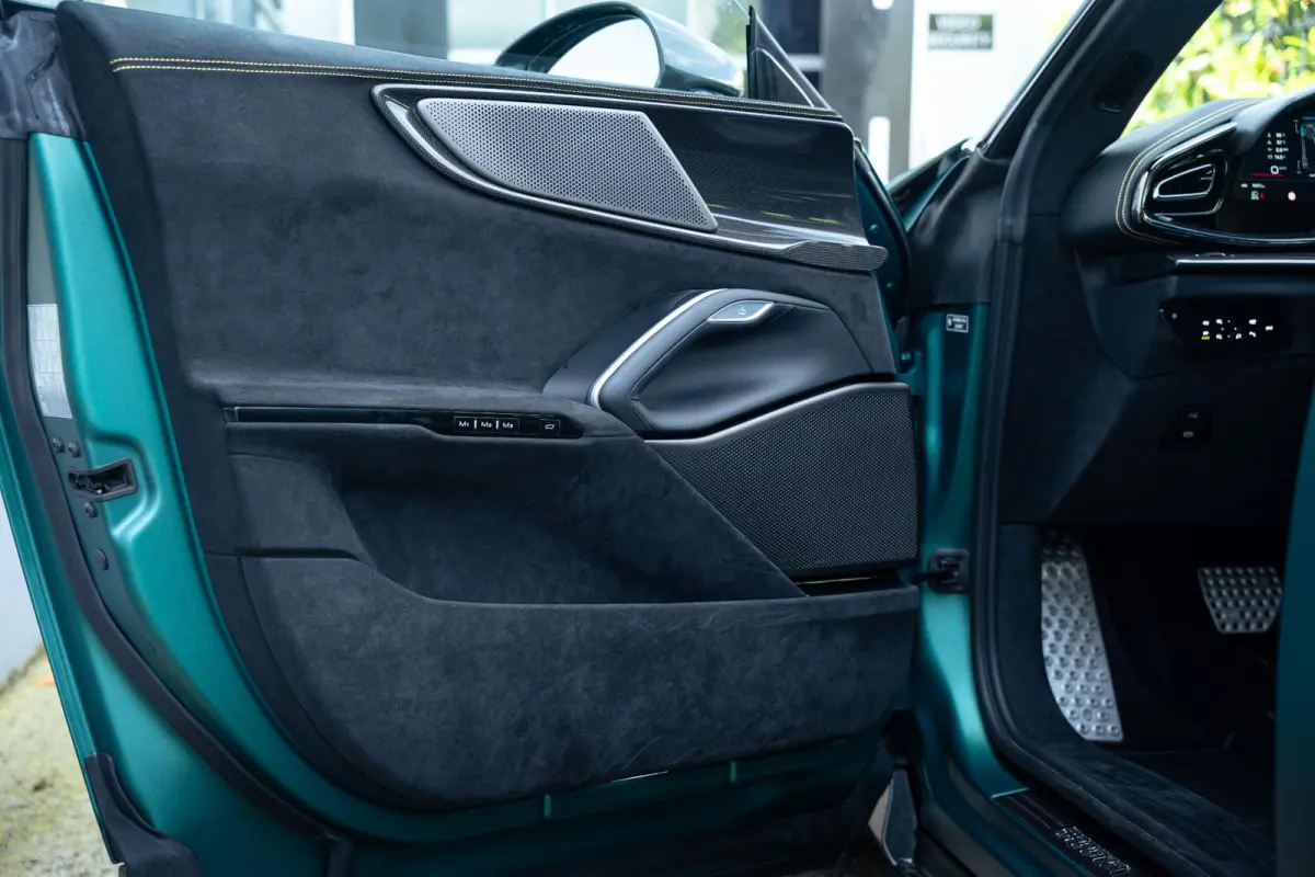 6.5 V12 | Atelier | Full Carbon | Massage | Verde Metallic Opaco | Ventilatie | Connect | Matrix LED | Full Options | Orig. NL |