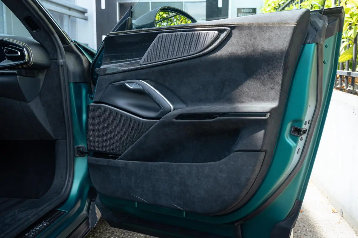 6.5 V12 | Atelier | Full Carbon | Massage | Verde Metallic Opaco | Ventilatie | Connect | Matrix LED | Full Options | Orig. NL |