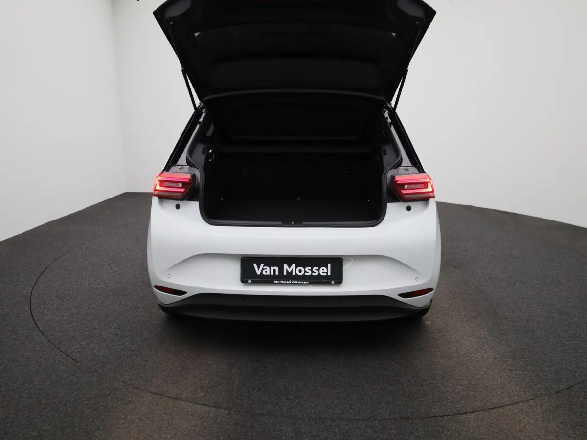 Pro S Limited Edition 79 kWh 204 PK| Origineel Nederlands | 1e Eigenaar | Steunhaak | Navigatie | Stoelverwarming | Stuurwielverwarming | 360 Camera | Dodehoekdetectie | Variabele Laadbodem