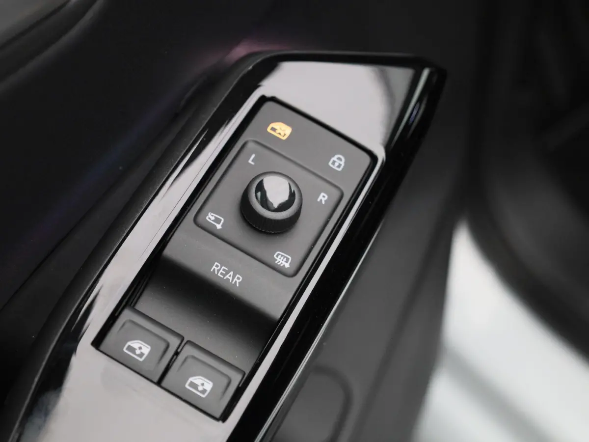 Pro S Limited Edition 79 kWh 204 PK| Origineel Nederlands | 1e Eigenaar | Steunhaak | Navigatie | Stoelverwarming | Stuurwielverwarming | 360 Camera | Dodehoekdetectie | Variabele Laadbodem