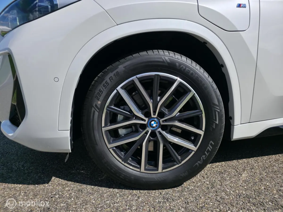 xDrive25e / M sport / Pano / 360' / Leder / Memory