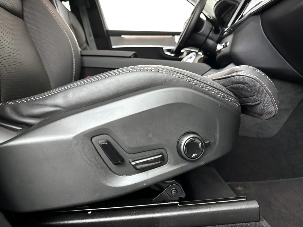 T8 Plug-in hybrid AWD Ultra Dark | Panoramadak | 360º camera | Luchtvering | Head- Up display | Bowers & Wilkins | Stoelventilatie | Trekhaak