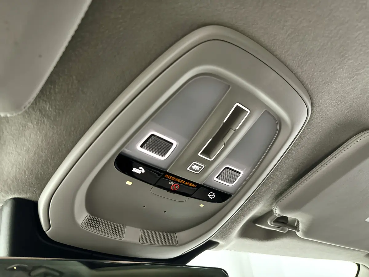 T8 Plug-in hybrid AWD Ultra Dark | Panoramadak | 360º camera | Luchtvering | Head- Up display | Bowers & Wilkins | Stoelventilatie | Trekhaak