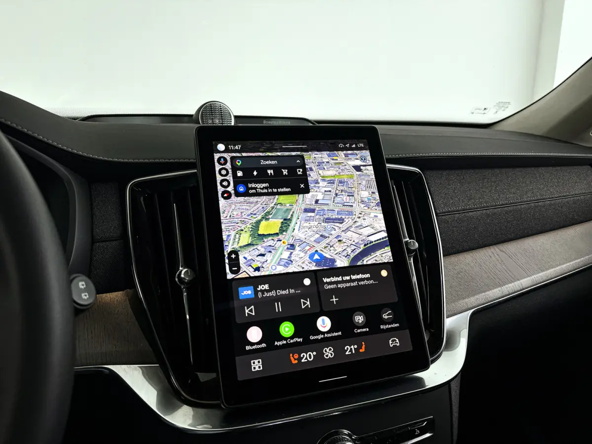 T8 Plug-in hybrid AWD Ultra Dark | Panoramadak | 360º camera | Luchtvering | Head- Up display | Bowers & Wilkins | Stoelventilatie | Trekhaak