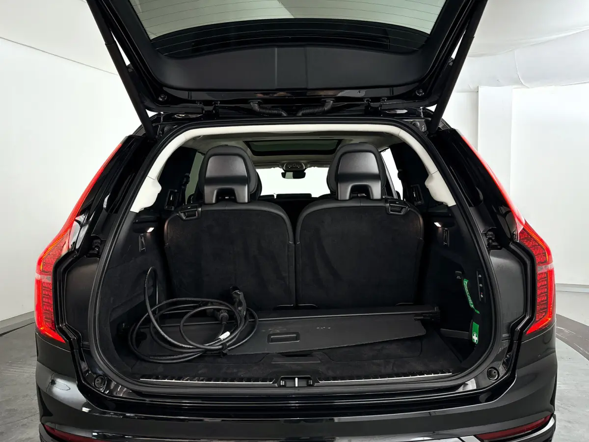 T8 Plug-in hybrid AWD Ultra Dark | Panoramadak | 360º camera | Luchtvering | Head- Up display | Bowers & Wilkins | Stoelventilatie | Trekhaak