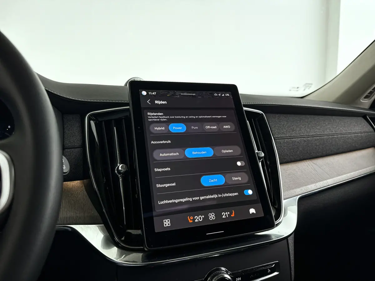 T8 Plug-in hybrid AWD Ultra Dark | Panoramadak | 360º camera | Luchtvering | Head- Up display | Bowers & Wilkins | Stoelventilatie | Trekhaak
