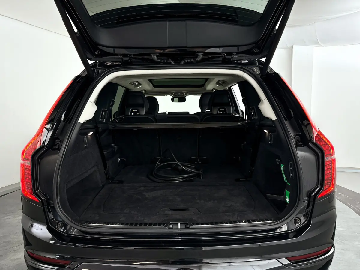 T8 Plug-in hybrid AWD Ultra Dark | Panoramadak | 360º camera | Luchtvering | Head- Up display | Bowers & Wilkins | Stoelventilatie | Trekhaak